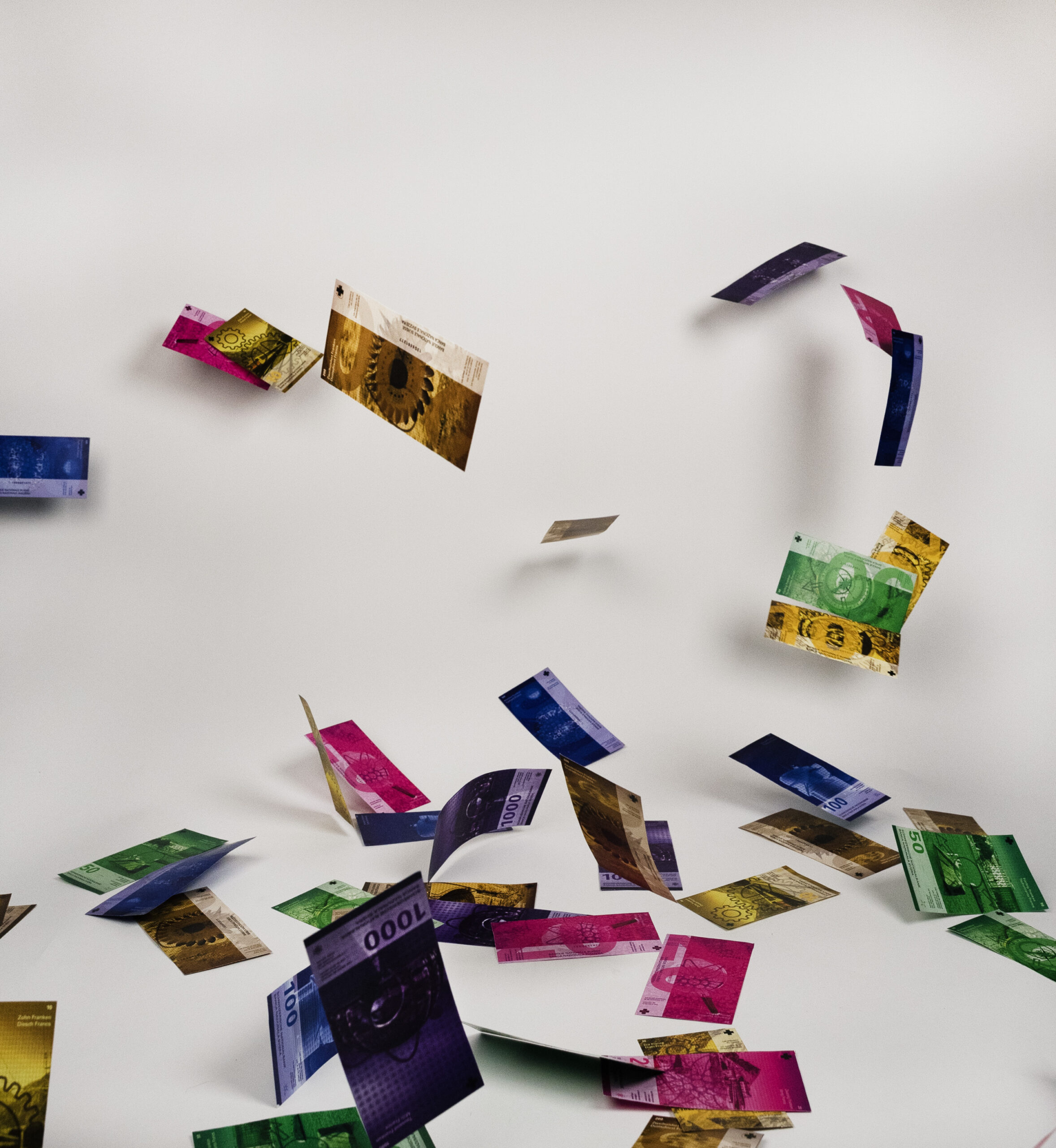 01_Banknoten_fliegend_2025_se